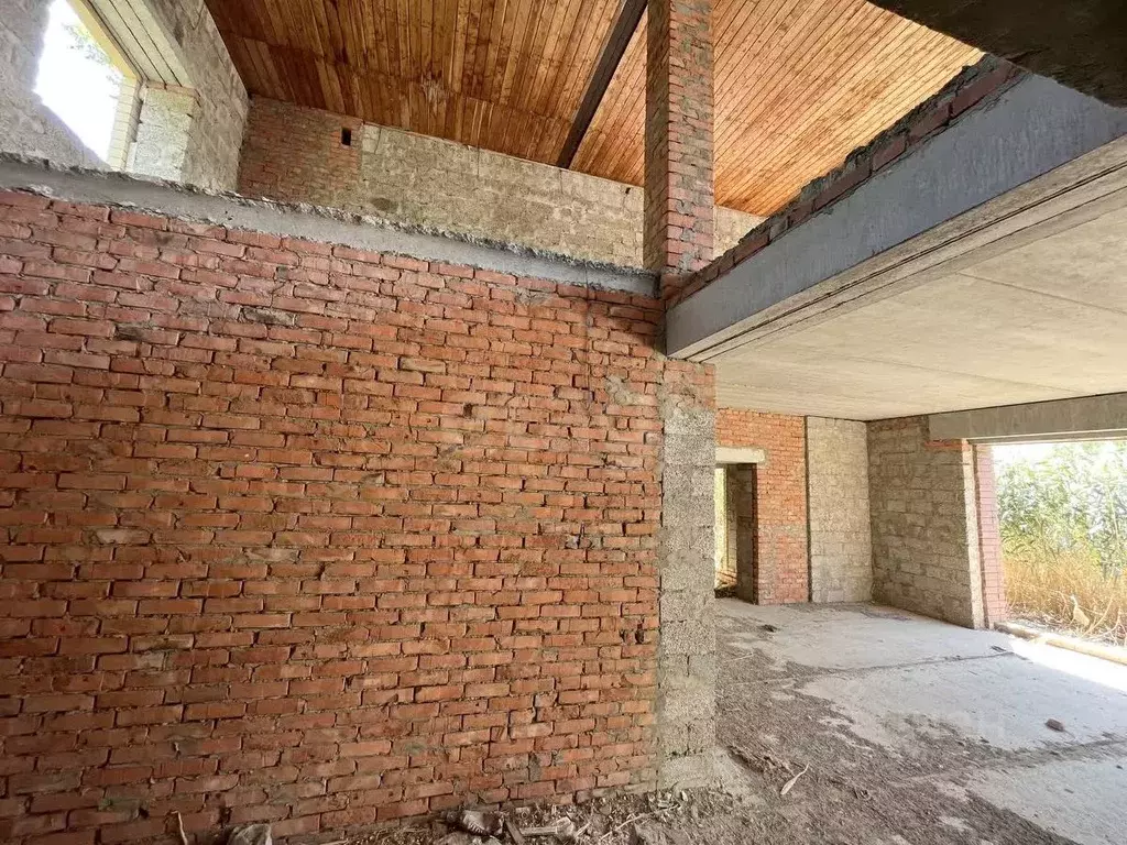 Дом в Астраханская область, Астрахань Аэропортовская ул., 2Б (278 м) - Фото 0