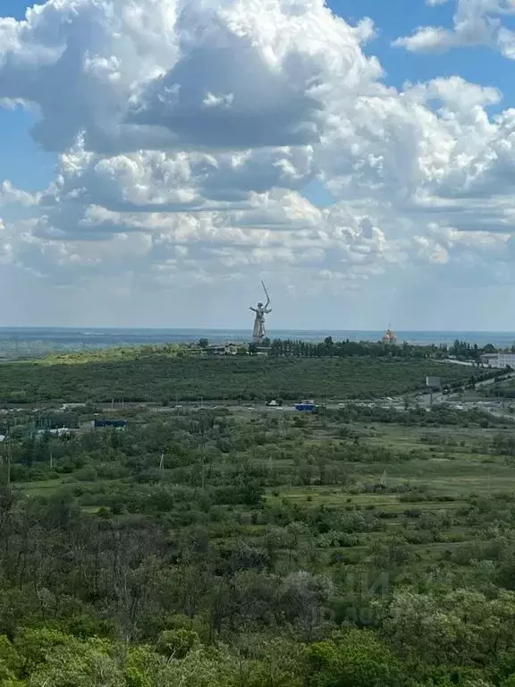 1-к кв. Волгоградская область, Волгоград ул. Расула Гамзатова, 19 ... - Фото 0