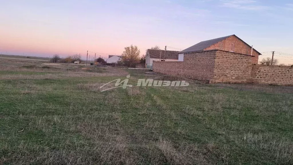 Участок в Крым, Сакский район, Охотниковское с/пос, с. Карьерное ул. ... - Фото 2