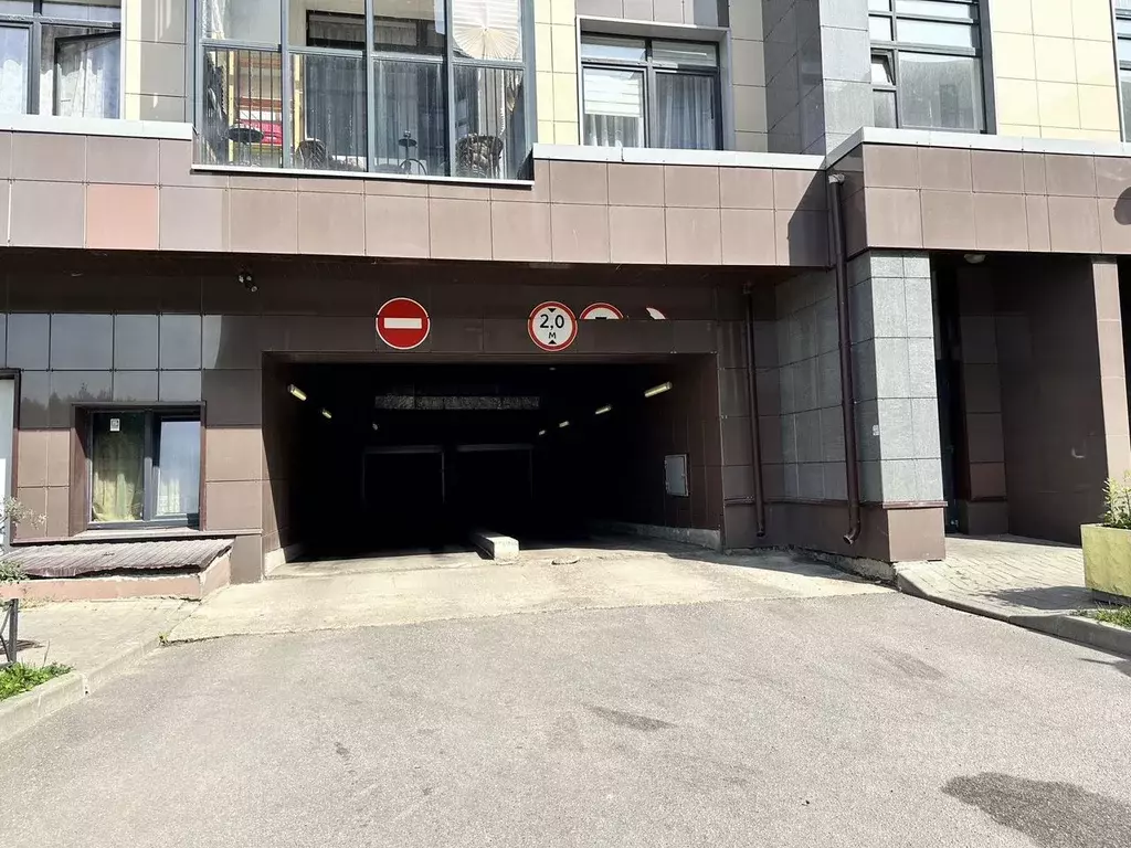 Гараж в Санкт-Петербург ул. Адмирала Черокова, 18к2 (14 м) - Фото 1