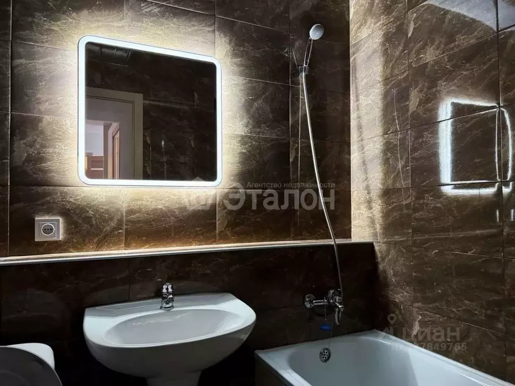 2-к кв. Волгоградская область, Волгоград ул. Глазкова, 16 (56.1 м) - Фото 1