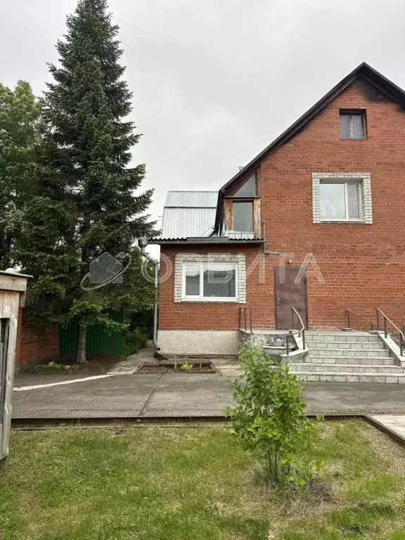 Дом в Тюменская область, Тюмень ул. Демократическая, 34 (200 м) - Фото 0
