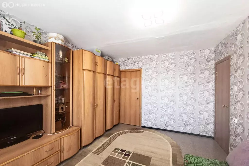 3-комнатная квартира: Комсомольск-на-Амуре, микрорайон Дружба, 33 (66 ... - Фото 0