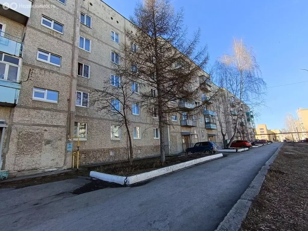 3-комнатная квартира: Туринск, улица Горького, 59 (55 м) - Фото 1