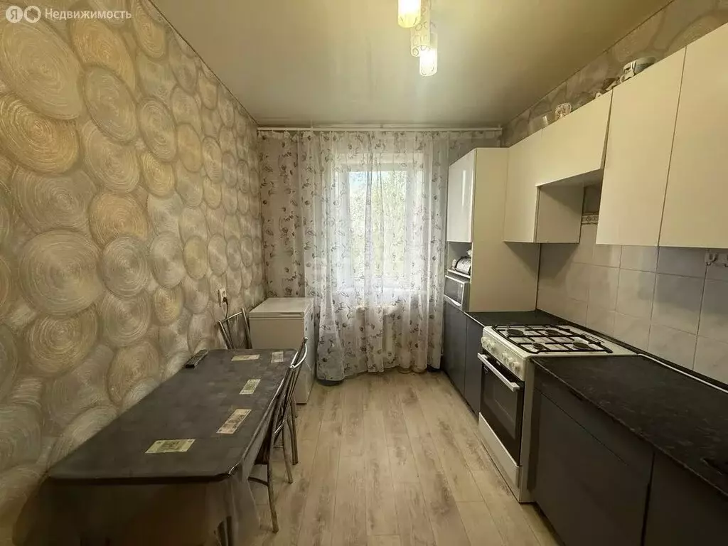 3-комнатная квартира: Стерлитамак, Южная улица, 18 (66.6 м) - Фото 1