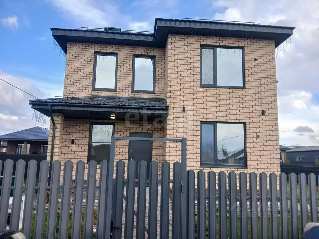 Дом в Башкортостан, Уфимский район, Русско-Юрмашский сельсовет, с. ... - Фото 1