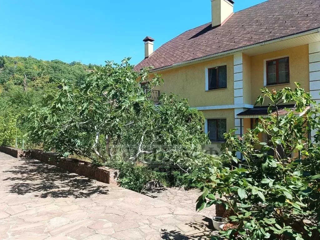 Дом в Крым, Алушта муниципальный округ, с. Изобильное  (587 м) - Фото 1