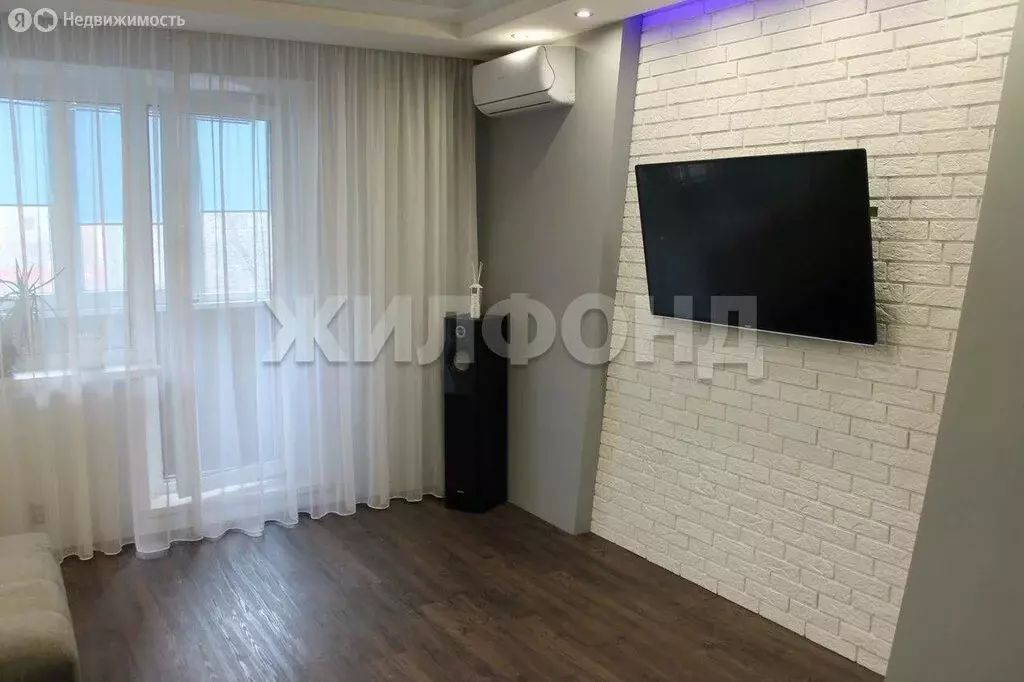4-комнатная квартира: Абакан, улица Некрасова, 24А (77 м) - Фото 1