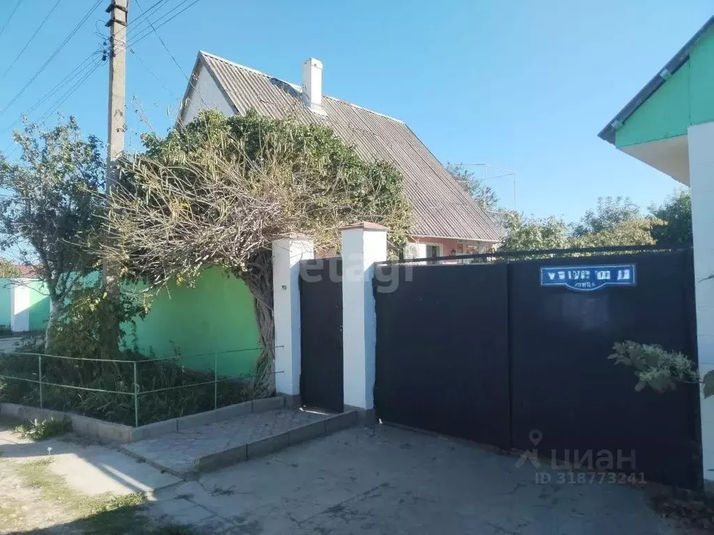 Дом в Крым, Ленинский район, Семисотское с/пос, с. Каменское ул. ... - Фото 1