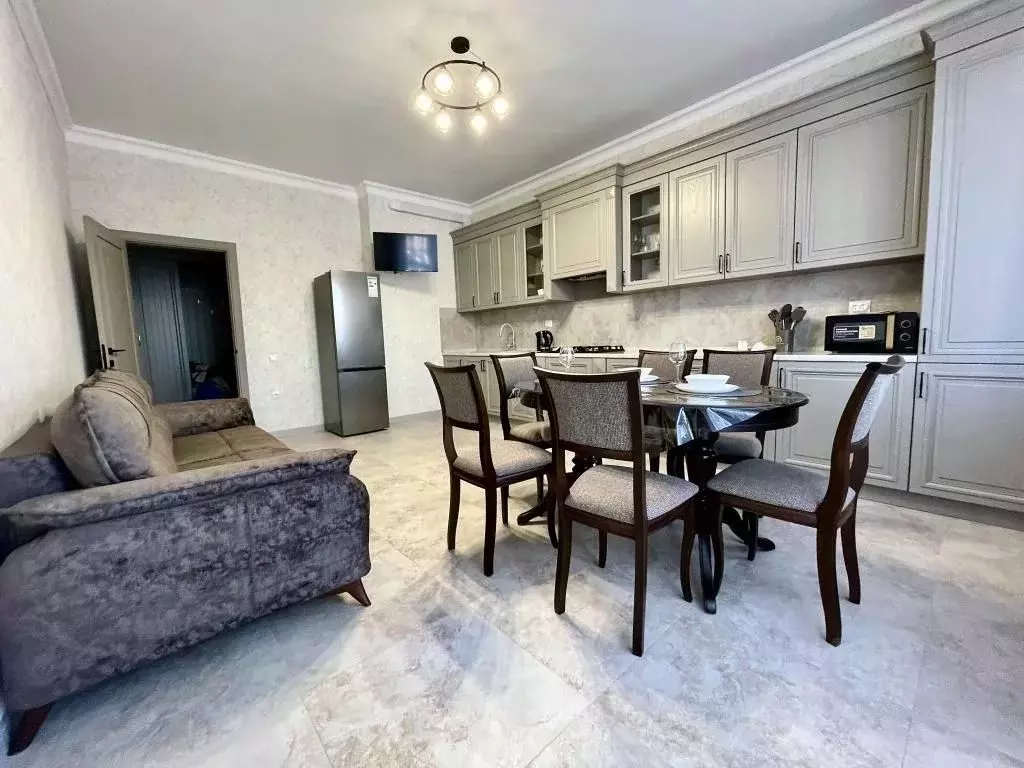 2-к кв. Ставропольский край, Ессентуки ул. Луначарского, 11 (75.0 м) - Фото 1