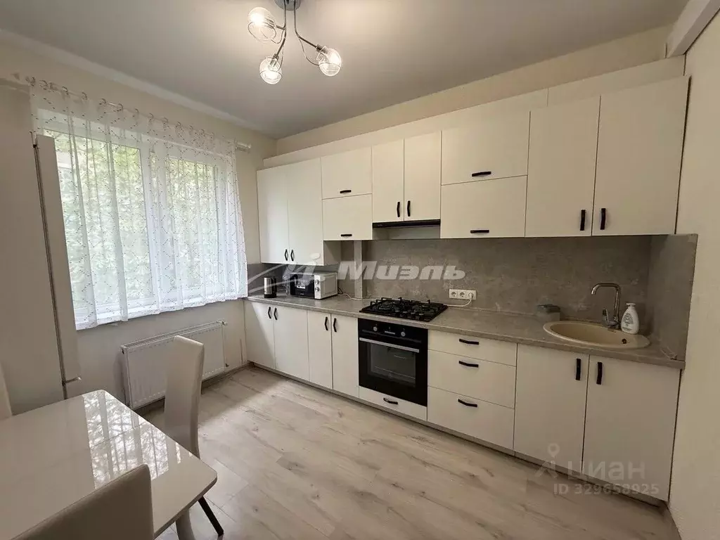 1-к кв. Крым, Симферополь ул. Трубаченко, 12Б (30.2 м) - Фото 1
