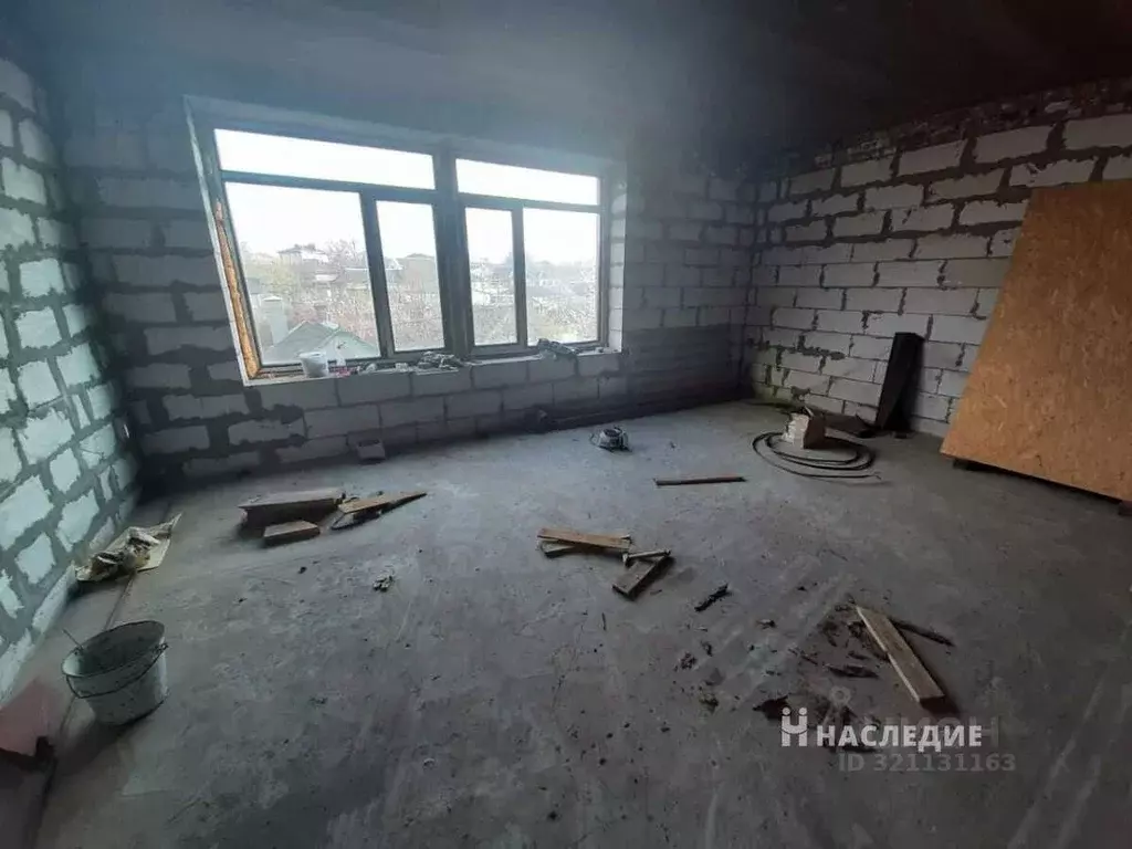 Дом в Ростовская область, Каменск-Шахтинский Арсенальная ул., 57В (300 ... - Фото 0