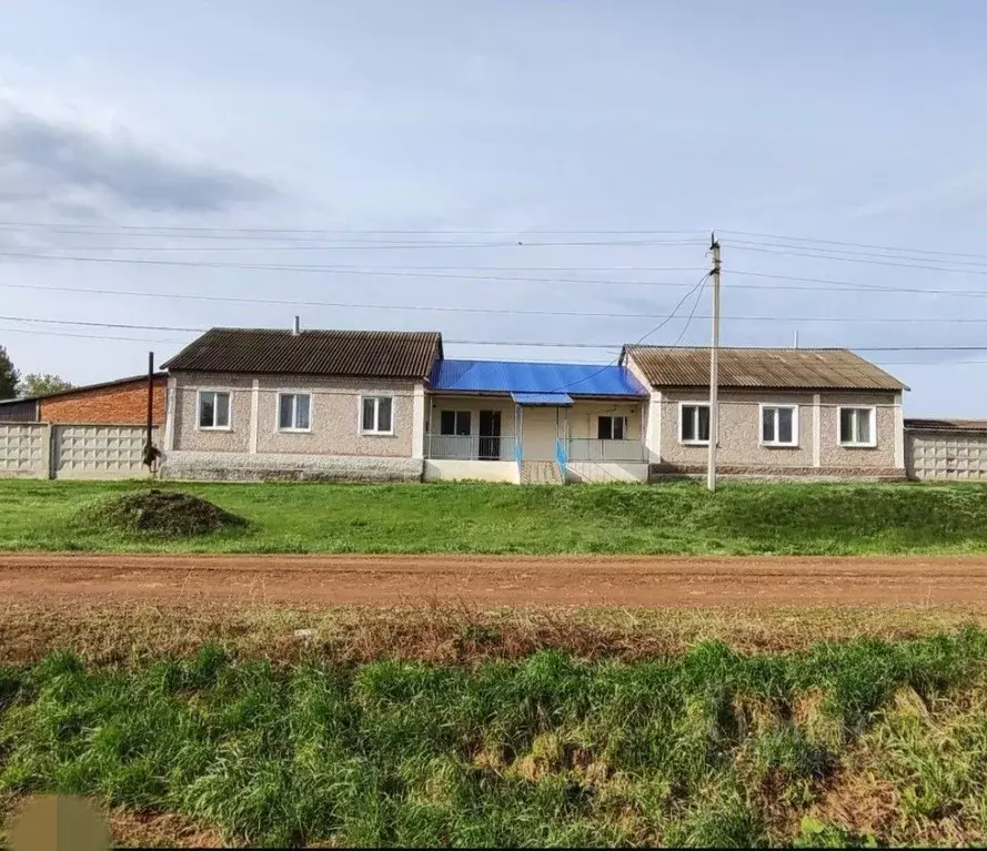 Дом в Оренбургская область, Александровский район, с. Добринка  (216 ... - Фото 1