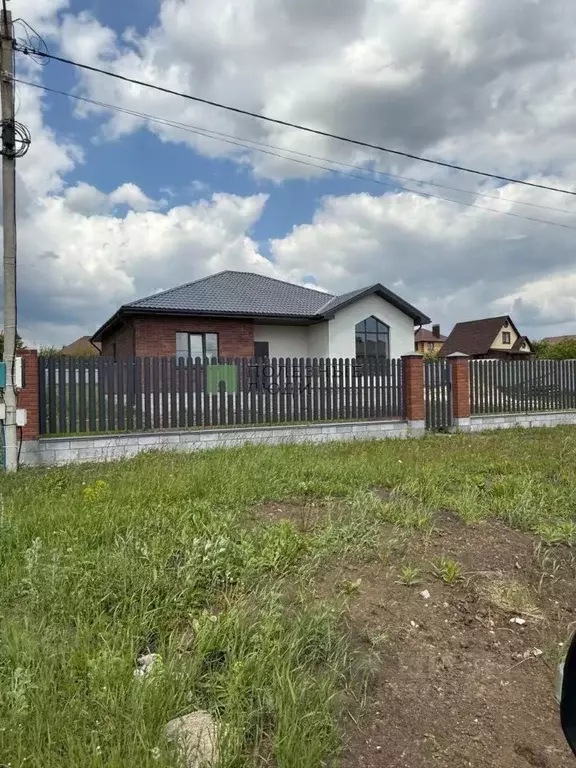 Дом в Белгородская область, Белгородский район, Дубовское с/пос, с. ... - Фото 1