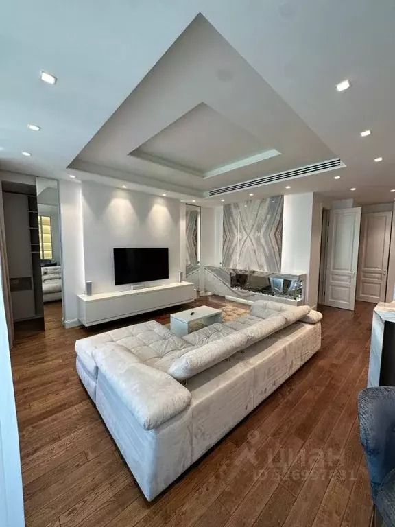 3-к кв. Москва ул. Ефремова, 10к2 (160.0 м) - Фото 0