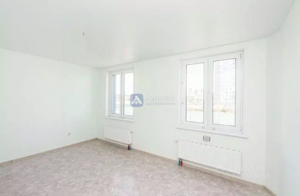 2-к кв. Тюменская область, Тюмень ул. Героев Космоса, 17 (55.6 м) - Фото 1