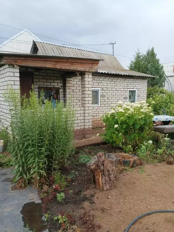 Дом в Саратовская область, Вольский район, Широкобуеракское ... - Фото 0