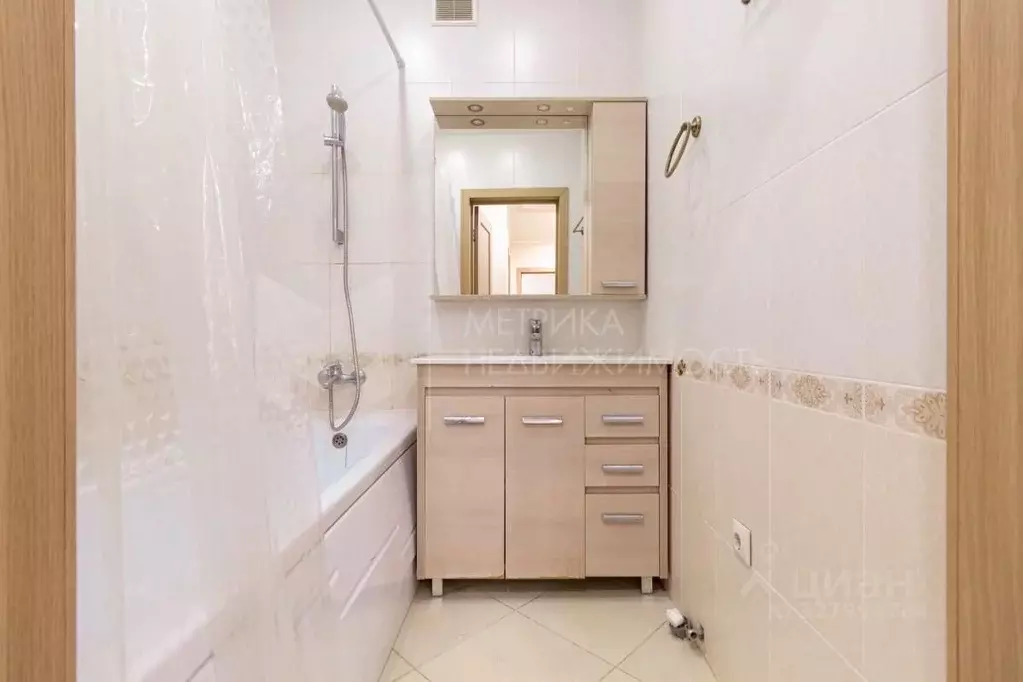 2-к кв. Тюменская область, Тюмень Заречный проезд, 14 (53.6 м) - Фото 1