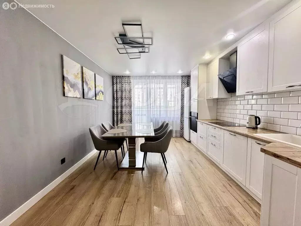 3-комнатная квартира: Тюмень, улица Александра Митинского, 3 (87 м) - Фото 1