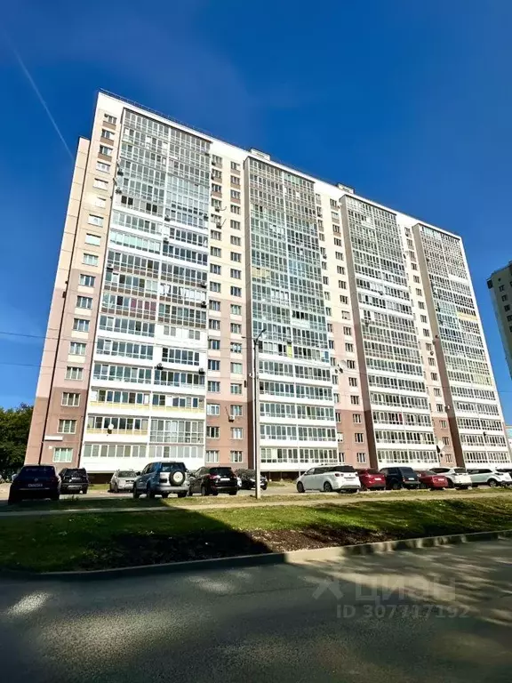 3-к кв. Кировская область, Киров ул. Азина, 17 (70.0 м) - Фото 0