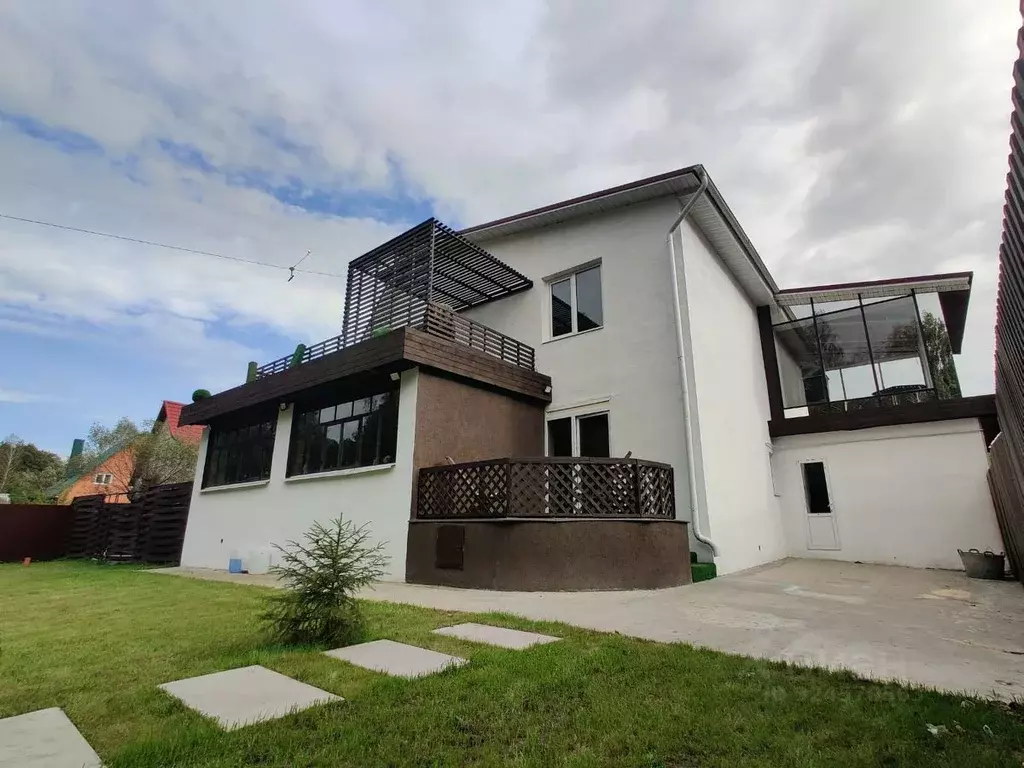 Дом в Брянская область, Брянск ул. 2-я Конституции, 61 (280 м) - Фото 1