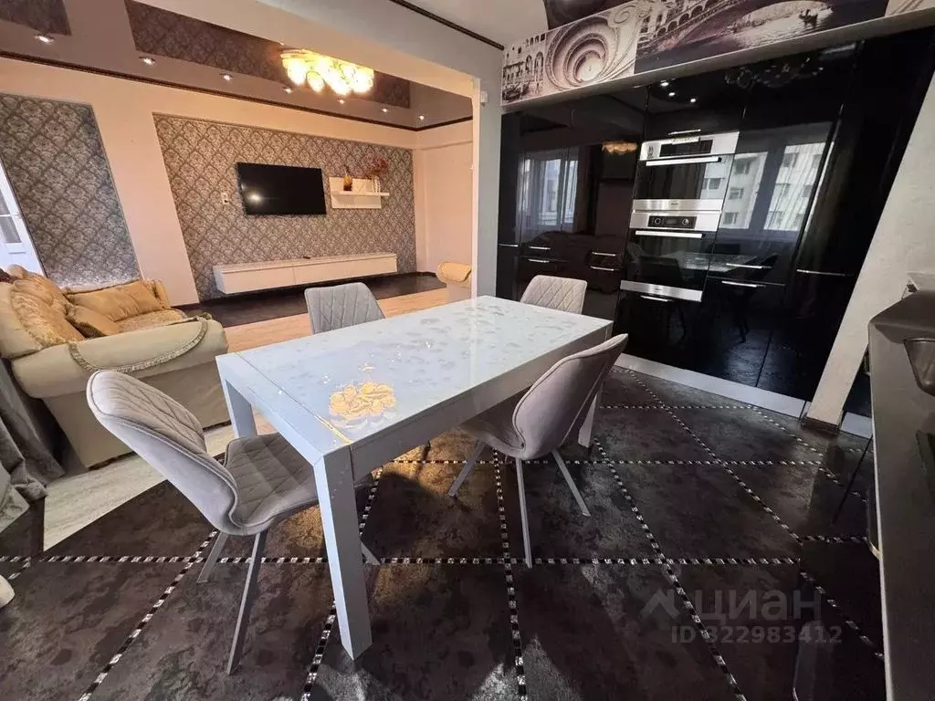 3-к кв. Сахалинская область, Южно-Сахалинск просп. Победы, 5 (110.0 м) - Фото 1