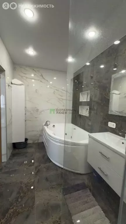 3-комнатная квартира: Зеленодольск, улица Космонавтов, 15 (104.8 м) - Фото 1