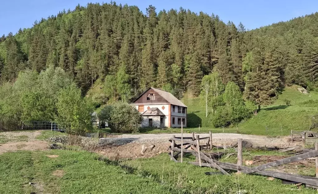 Дом в Алтай, Майминский район, с. Бирюля Заречная ул., 67 (222 м) - Фото 1