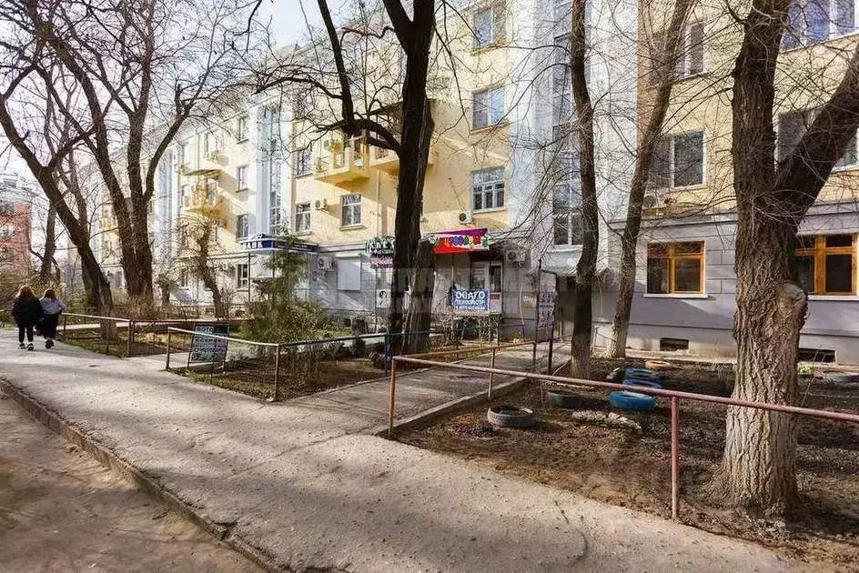 4-к кв. Астраханская область, Астрахань ул. Космонавта Комарова, 63 ... - Фото 0