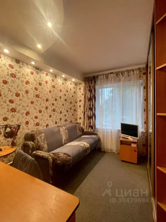 3-к кв. Омская область, Омск Съездовская ул., 41 (63.5 м) - Фото 0