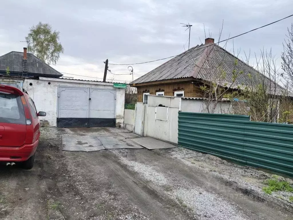 Дом в Кемеровская область, Ленинск-Кузнецкий ул. Володарского (6 м) - Фото 1