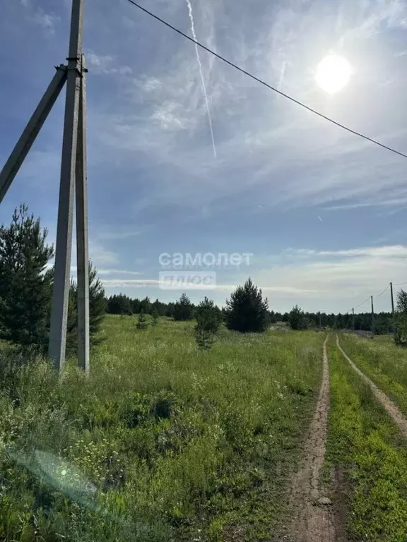 Участок в Удмуртия, Сарапульский район, д. Усть-Сарапулка ул. ... - Фото 0