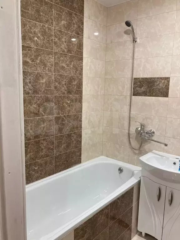1-к. квартира, 38 м, 1/10 эт. - Фото 0