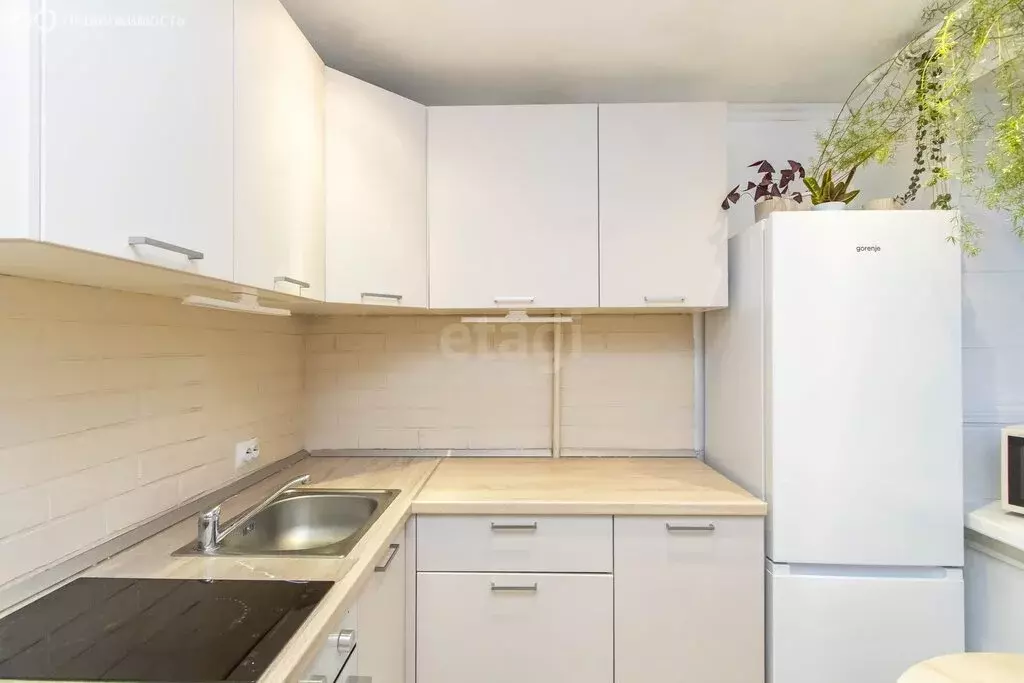 3-комнатная квартира: Тюмень, улица Энергетиков, 6 (41 м) - Фото 0