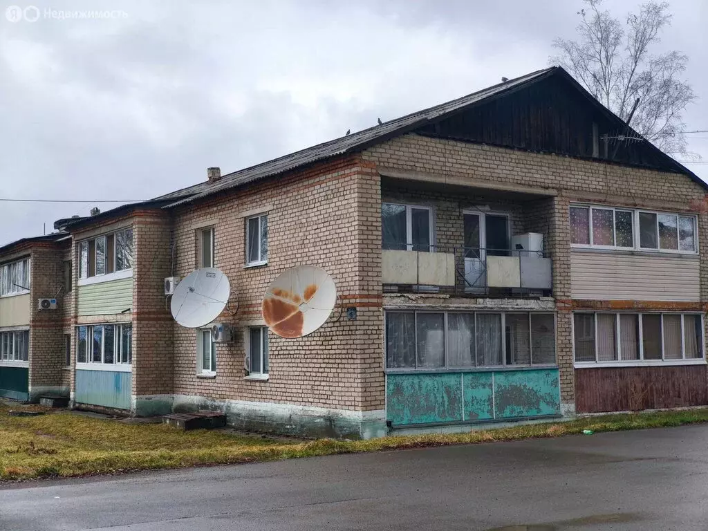 3-комнатная квартира: село Чугуевка, улица Комарова, 16 (57.8 м) - Фото 1