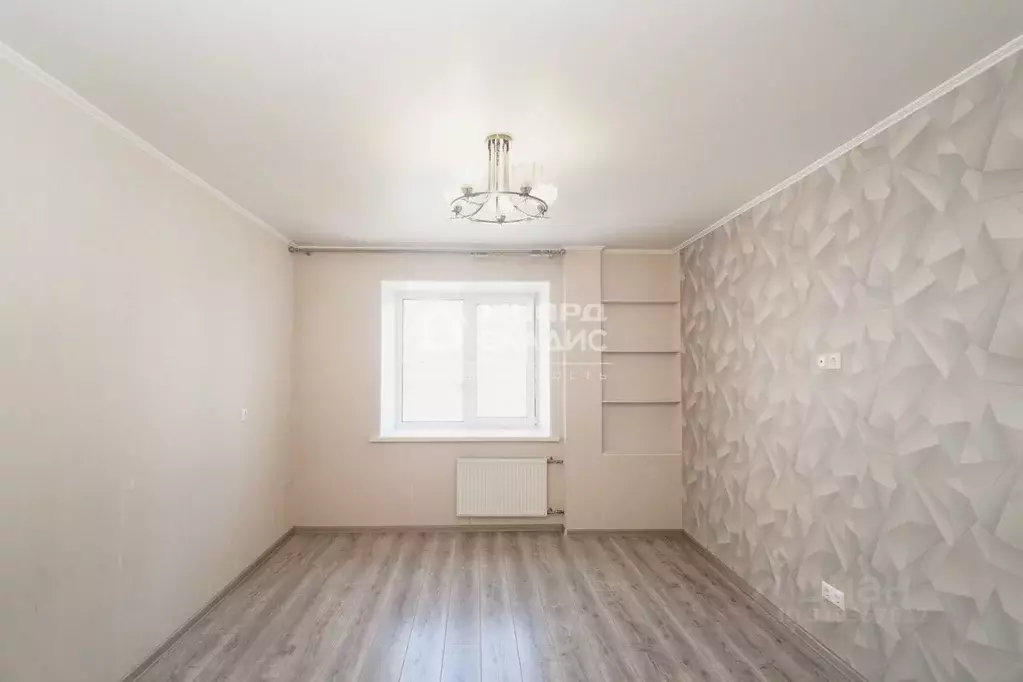 3-к кв. Омская область, Омск Светловская ул., 12 (80.2 м) - Фото 0