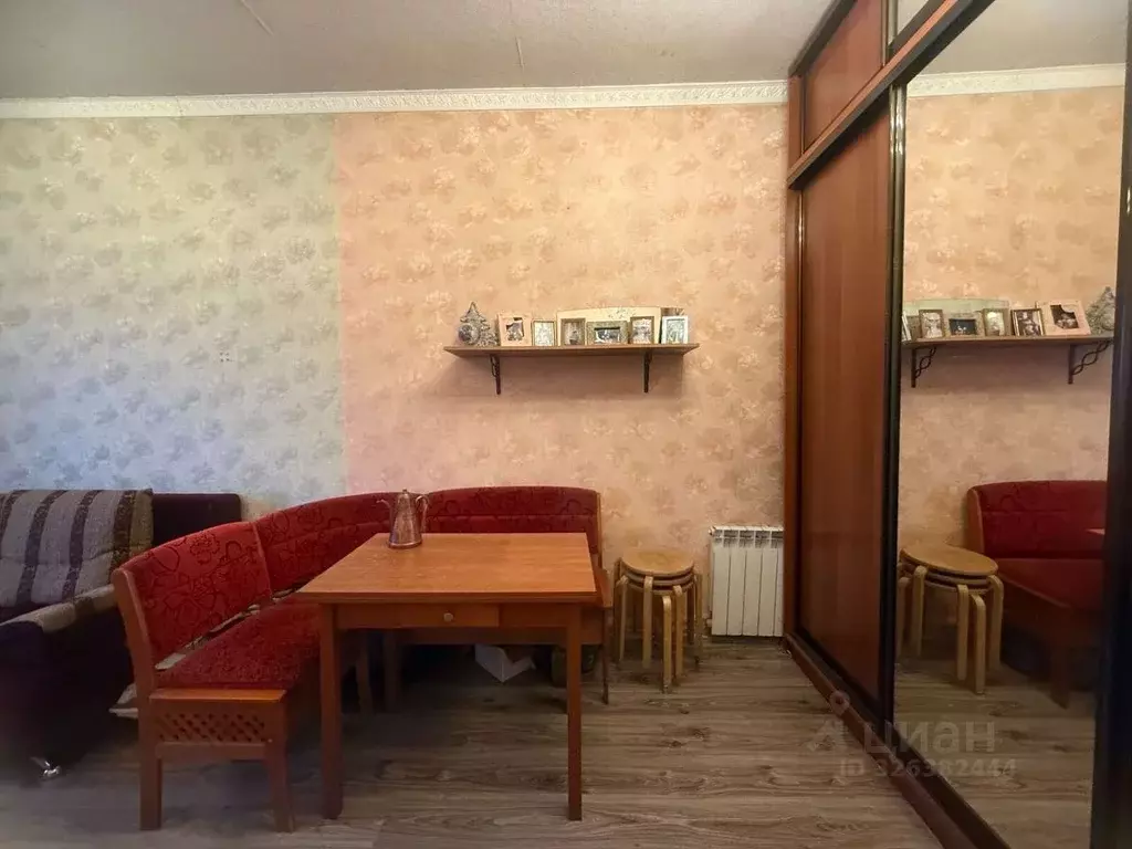 Комната Санкт-Петербург ул. Крупской, 15 (17.8 м) - Фото 1