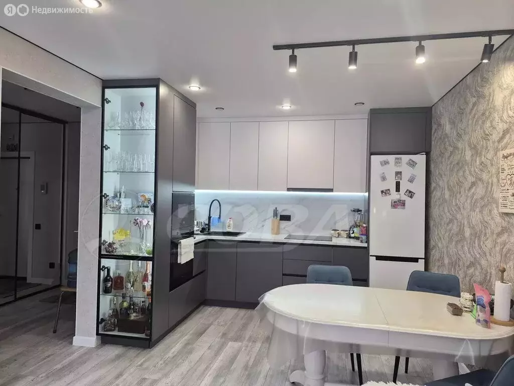 3-комнатная квартира: микрорайон Рощино, Медовая улица, 18 (80 м) - Фото 1