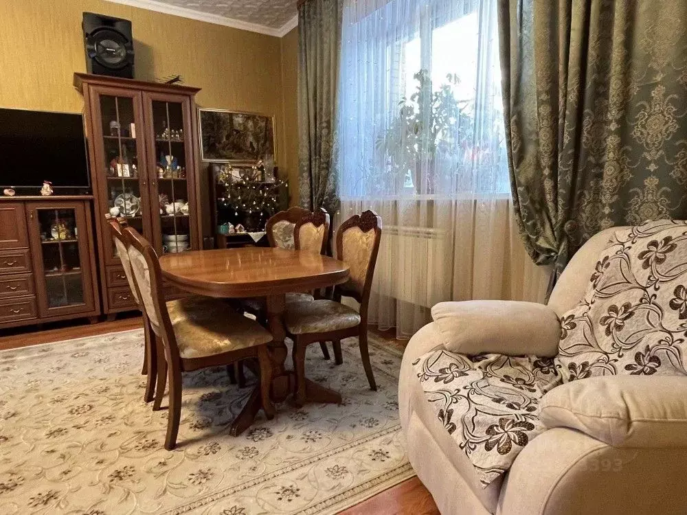 Дом в Омская область, Омск ул. 9-я Любинская, 92 (260 м) - Фото 1