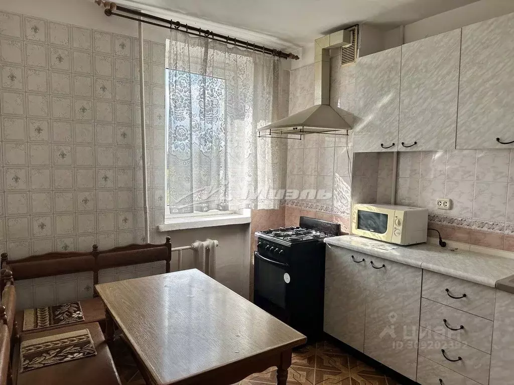 2-к кв. Крым, Симферополь ул. Батурина, 44/50 (48.0 м) - Фото 0