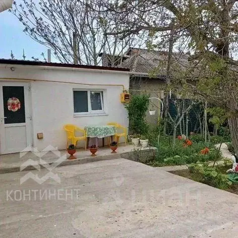Дом в Крым, Сакский район, с. Суворовское ул. Фестивальная (55 м) - Фото 1