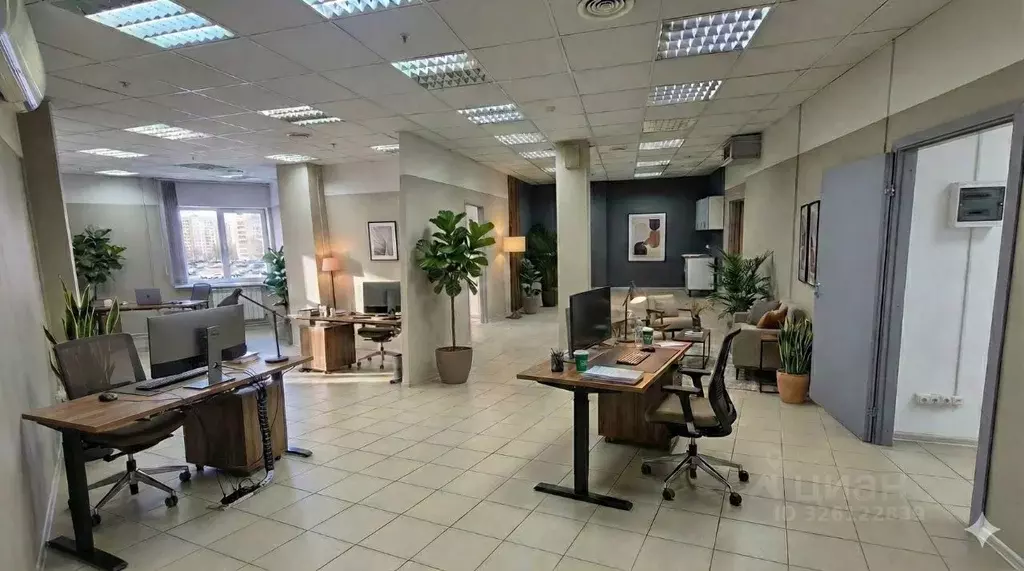 Офис в Свердловская область, Екатеринбург ул. Хохрякова, 74 (104 м) - Фото 1