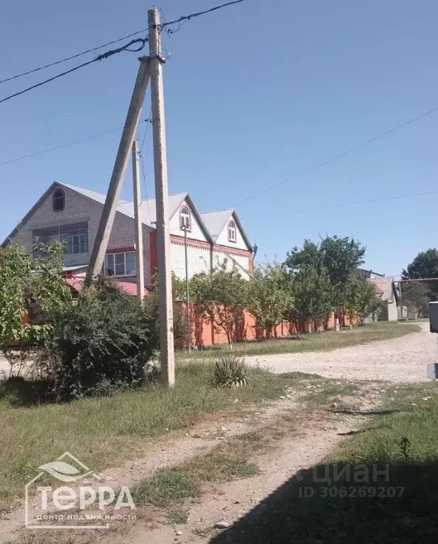 Дом в Краснодарский край, Мостовской пгт  (400 м) - Фото 1