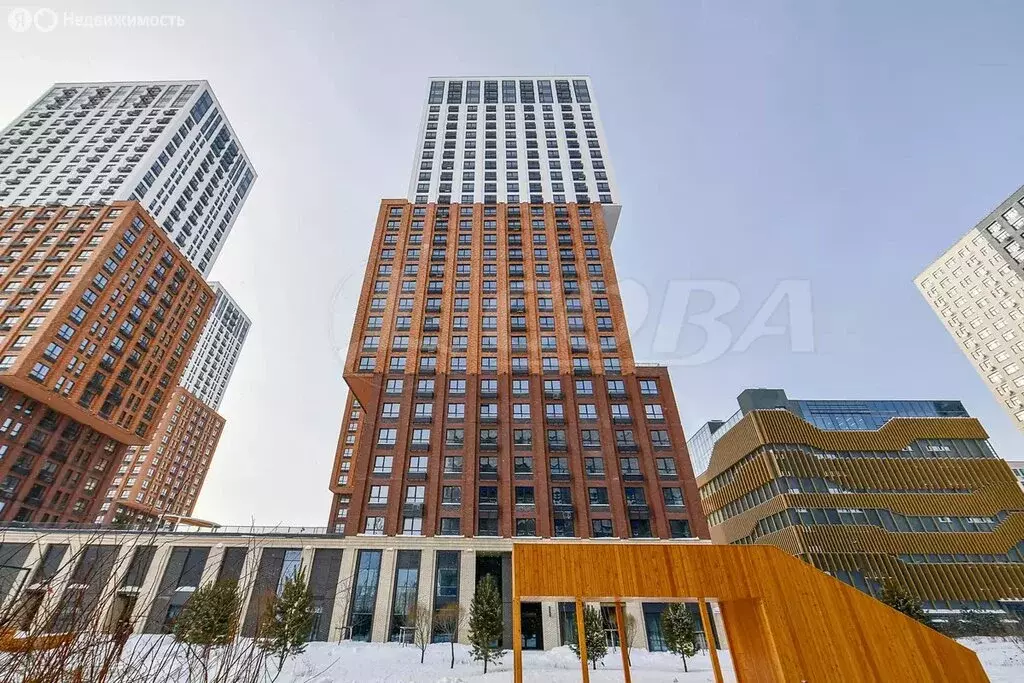 3-комнатная квартира: Тюмень, улица Тимофея Чаркова, 93 (97.5 м) - Фото 1