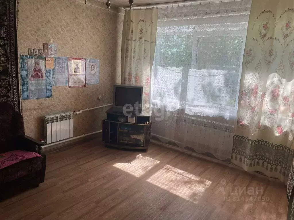 3-к кв. Калужская область, Перемышльский район, Макарово с/пос, с. ... - Фото 1