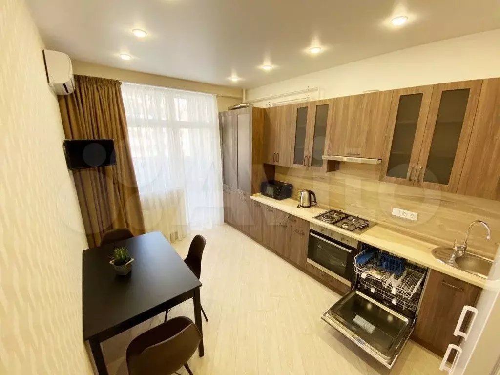 2-к. квартира, 60 м, 4/10 эт. - Фото 0