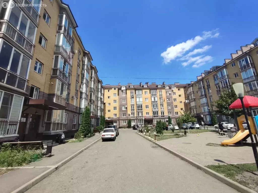 3-комнатная квартира: Владикавказ, улица Шамиля Джикаева, 7 (100 м) - Фото 0