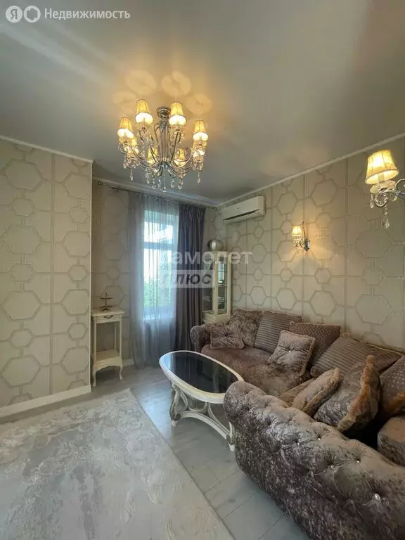 3-комнатная квартира: Омск, улица Ивана Алексеева, 6 (65 м) - Фото 0