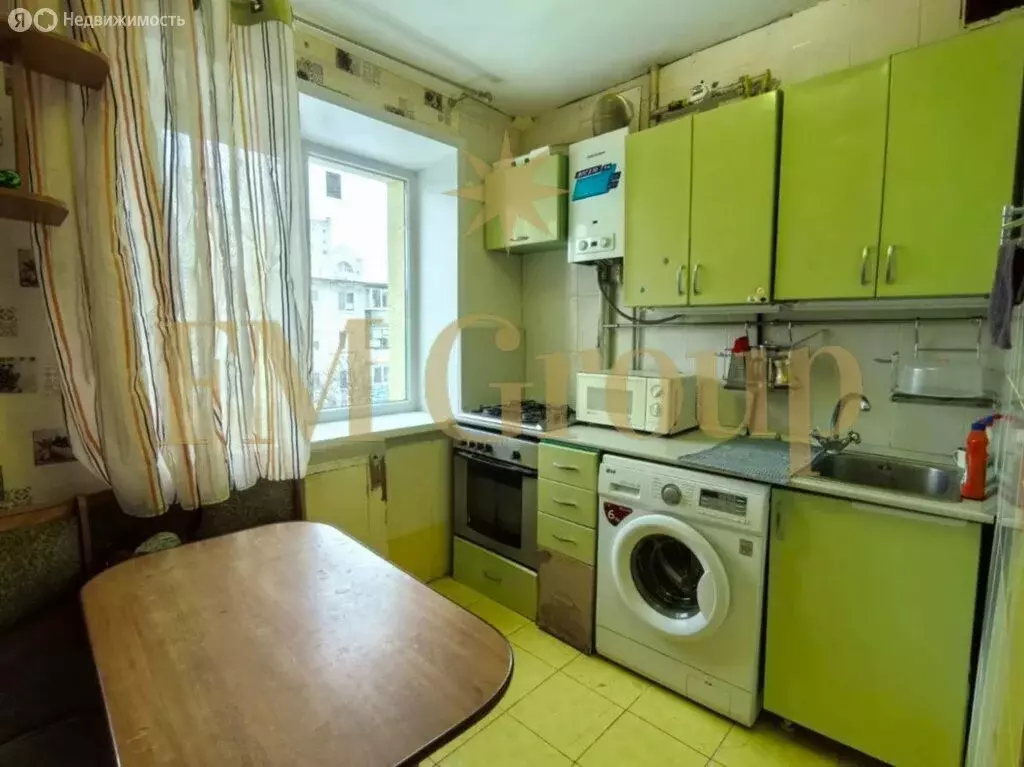 3-комнатная квартира: Белгород, улица 5 Августа, 32 (61.6 м) - Фото 1