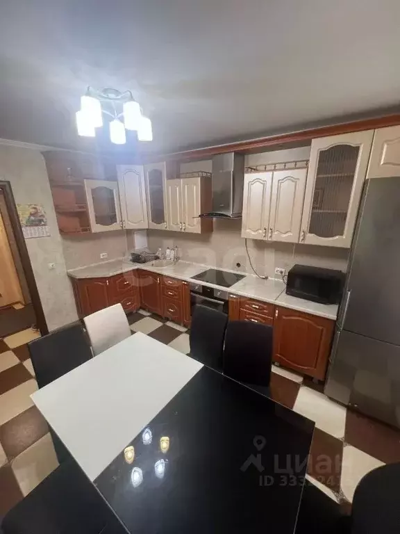 3-к кв. Тюменская область, Тюмень ул. Прокопия Артамонова, 7 (74.6 м) - Фото 1